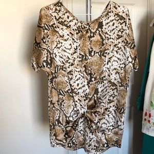 OVERSIZED snake print top